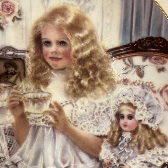 Heirlooms & Lace Victoria Collector’s #2 Plate in Series By Corinne Layton 4982A - Picture 10 of 15